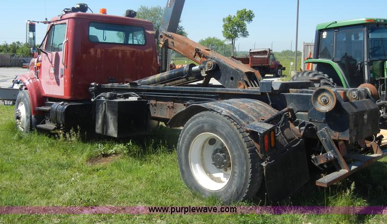 image for item D4026 1996 International 4900 semi truck