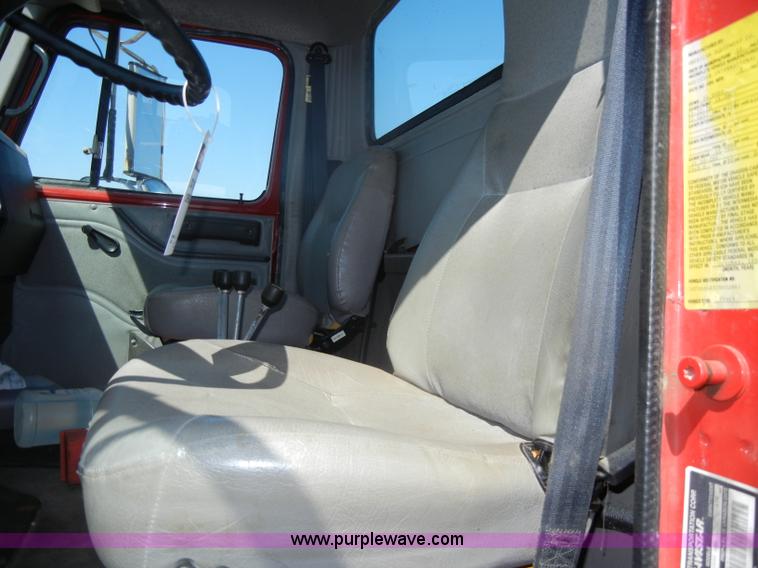 image for item D4026 1996 International 4900 semi truck