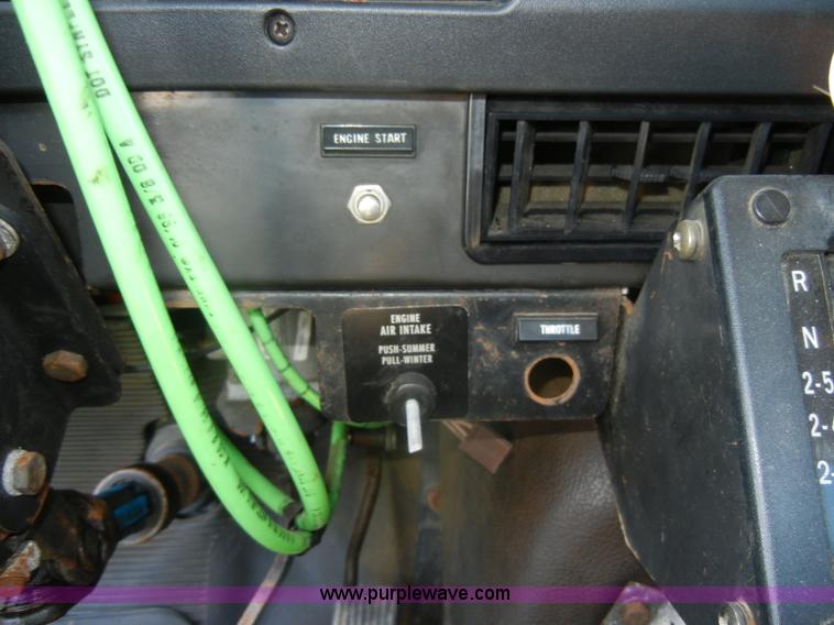 image for item D4026 1996 International 4900 semi truck