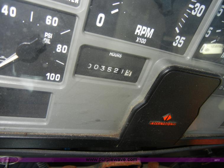 image for item D4026 1996 International 4900 semi truck