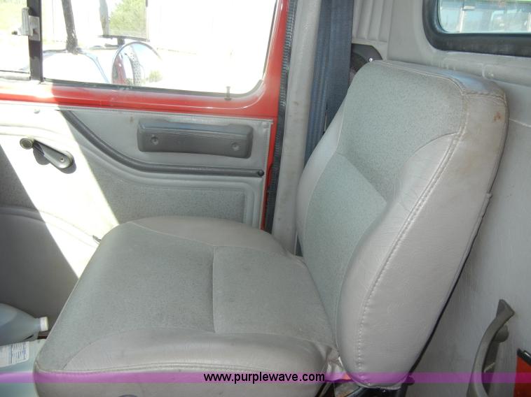 image for item D4026 1996 International 4900 semi truck