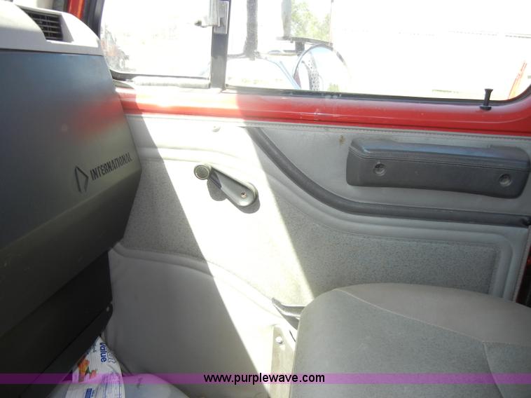 image for item D4026 1996 International 4900 semi truck