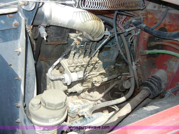 image for item D4026 1996 International 4900 semi truck