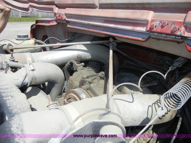 image for item D4026 1996 International 4900 semi truck