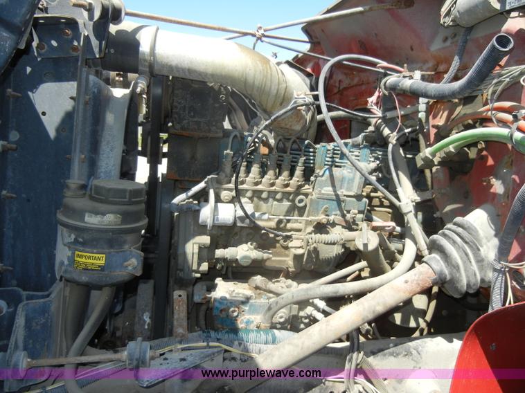 image for item D4026 1996 International 4900 semi truck