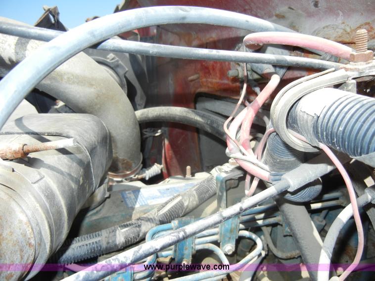 image for item D4026 1996 International 4900 semi truck