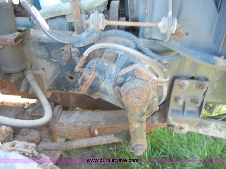 image for item D4026 1996 International 4900 semi truck