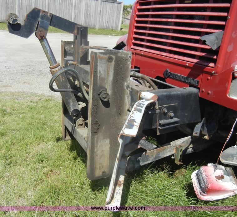 image for item D4026 1996 International 4900 semi truck