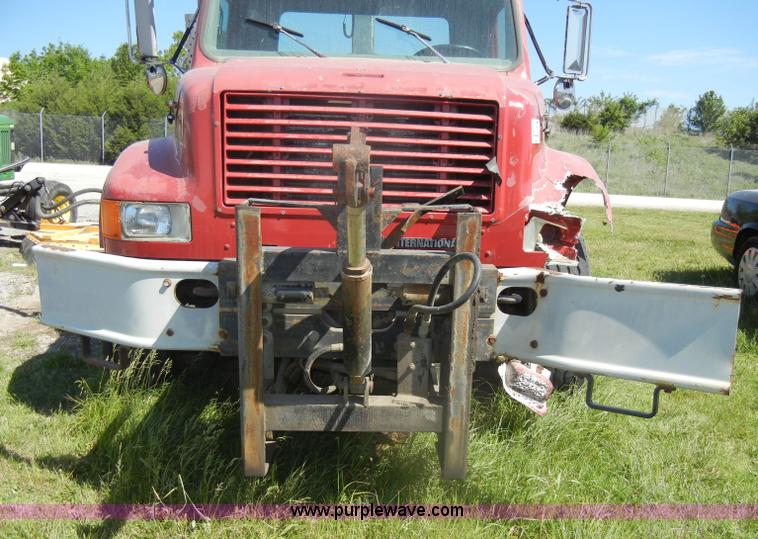 image for item D4026 1996 International 4900 semi truck