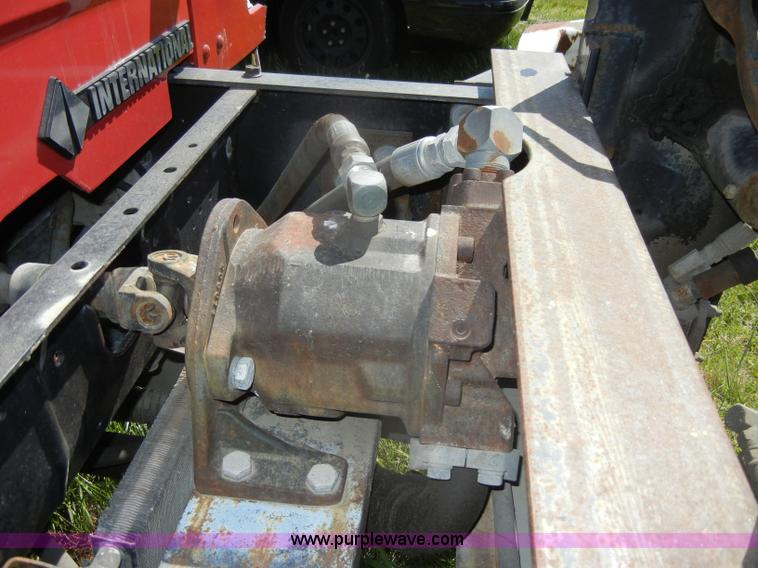 image for item D4026 1996 International 4900 semi truck