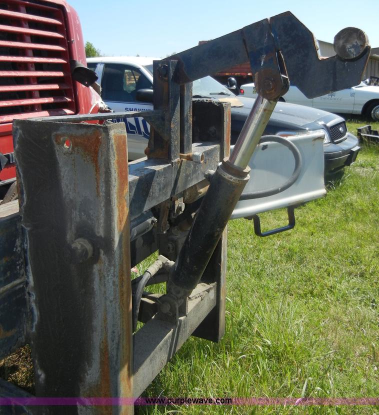 image for item D4026 1996 International 4900 semi truck