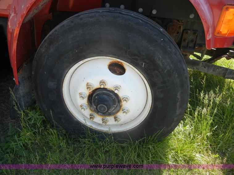 image for item D4026 1996 International 4900 semi truck