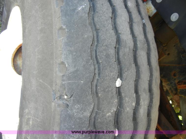 image for item D4026 1996 International 4900 semi truck