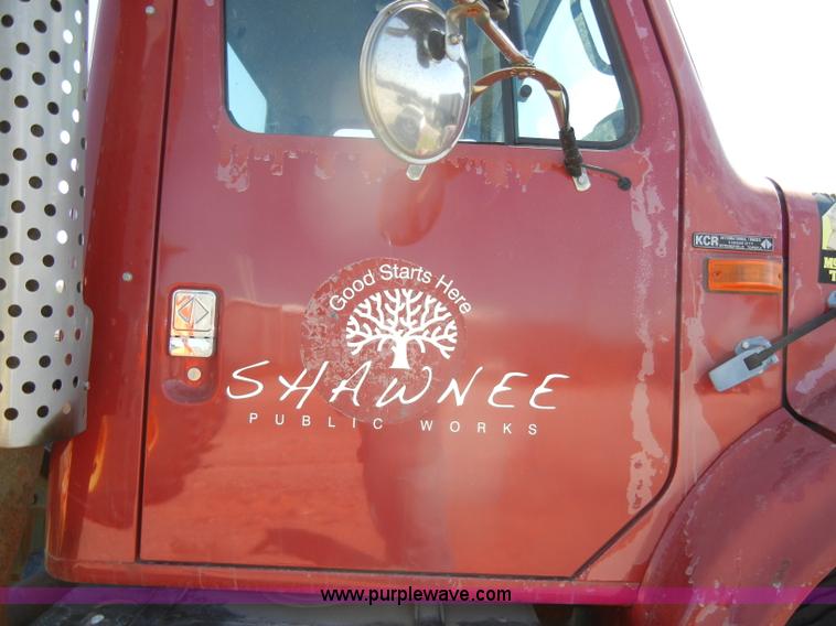 image for item D4026 1996 International 4900 semi truck