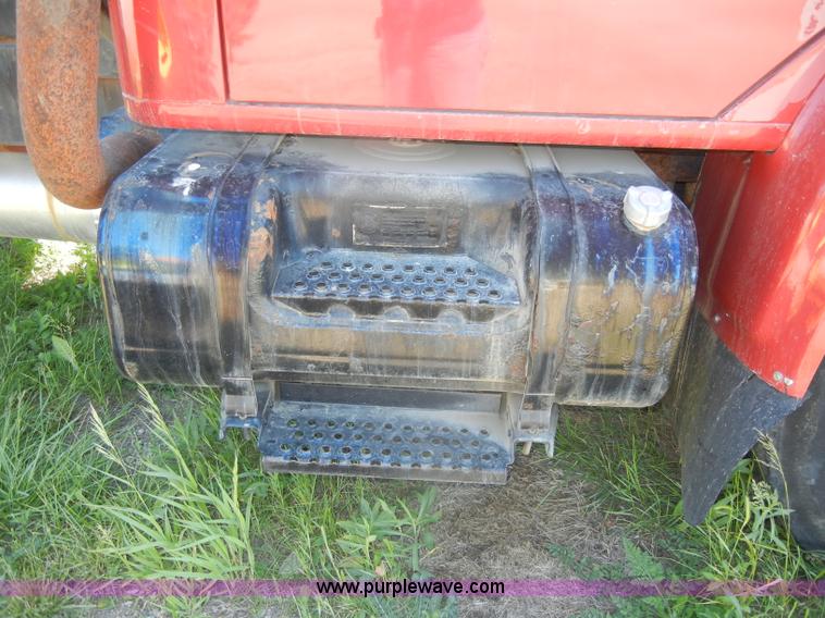 image for item D4026 1996 International 4900 semi truck