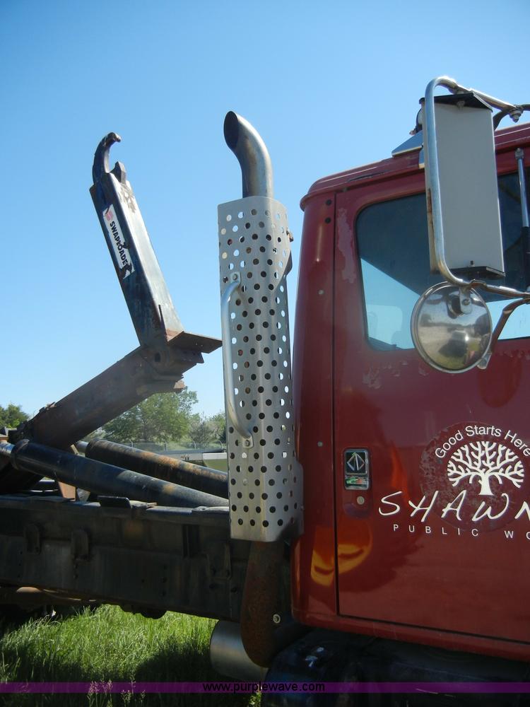 image for item D4026 1996 International 4900 semi truck