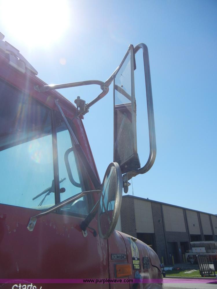 image for item D4026 1996 International 4900 semi truck