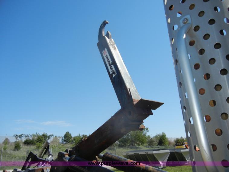 image for item D4026 1996 International 4900 semi truck