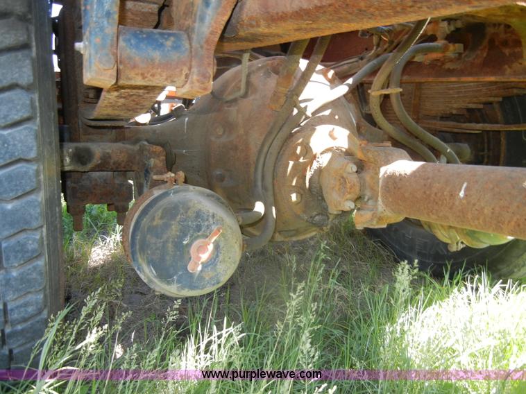 image for item D4026 1996 International 4900 semi truck