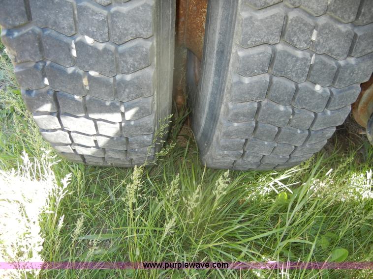 image for item D4026 1996 International 4900 semi truck