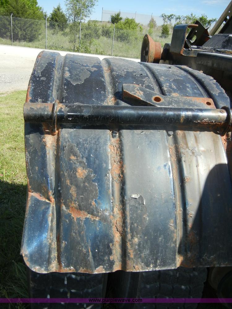 image for item D4026 1996 International 4900 semi truck