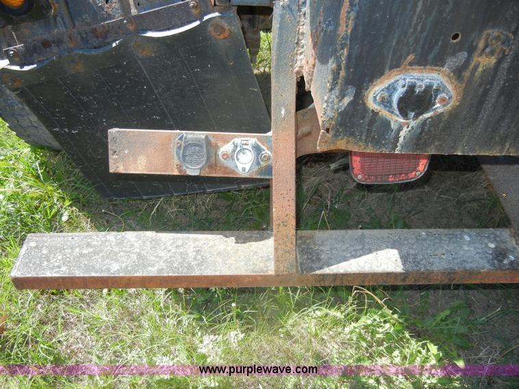 image for item D4026 1996 International 4900 semi truck