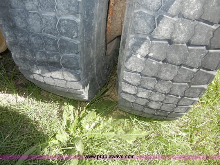 image for item D4026 1996 International 4900 semi truck