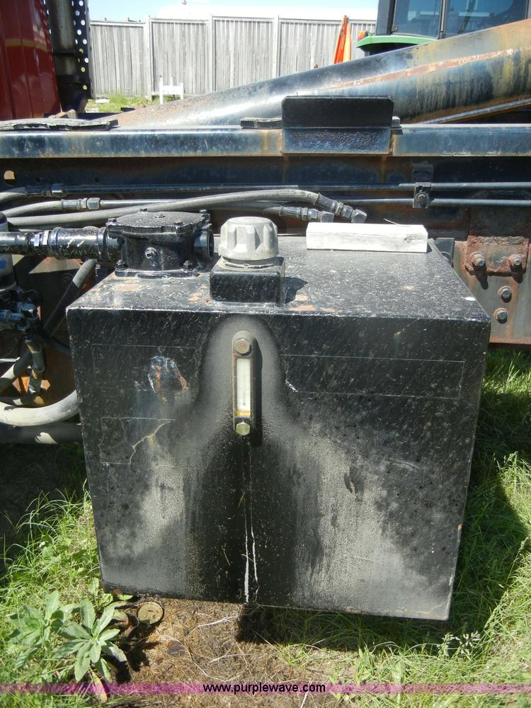 image for item D4026 1996 International 4900 semi truck