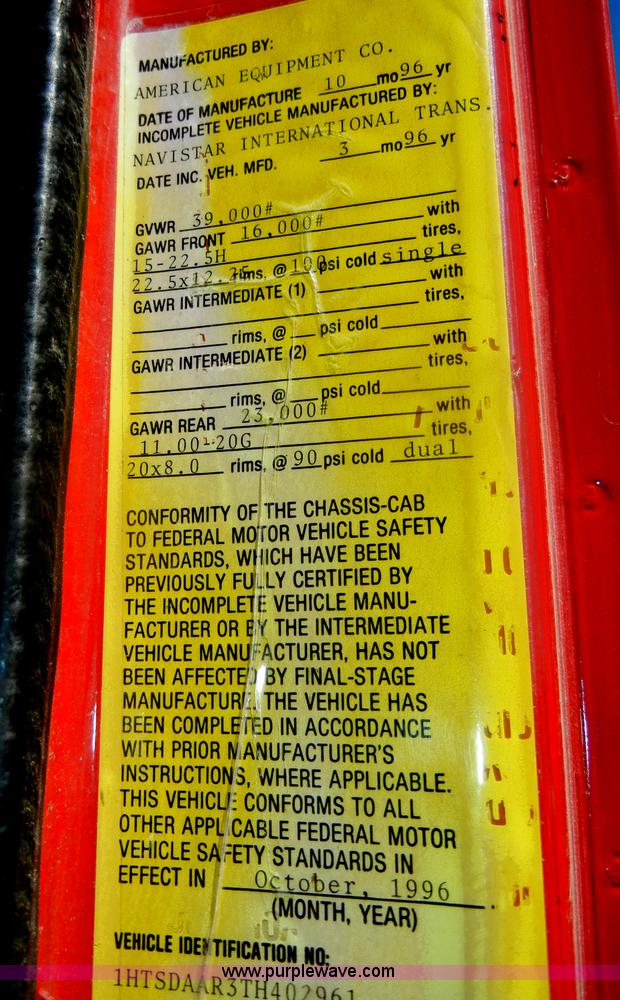 image for item D4026 1996 International 4900 semi truck