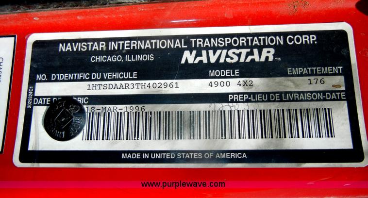 image for item D4026 1996 International 4900 semi truck