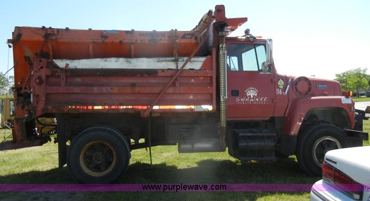 image for item D4034 1992 Ford L8000 dump truck