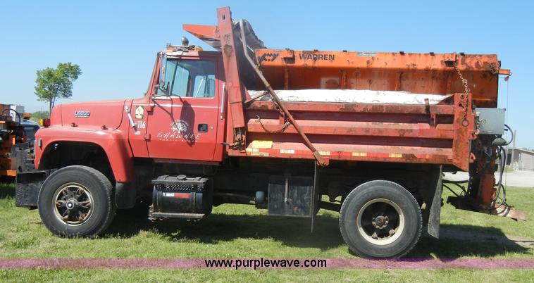 image for item D4034 1992 Ford L8000 dump truck