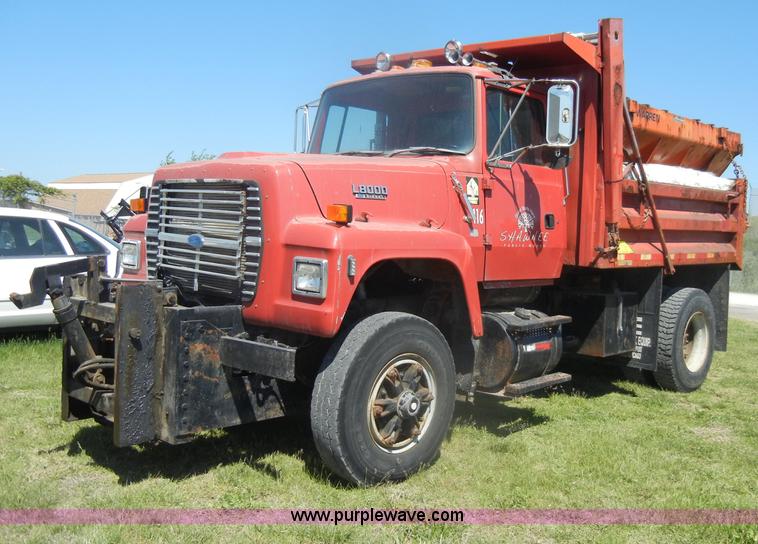 image for item D4034 1992 Ford L8000 dump truck