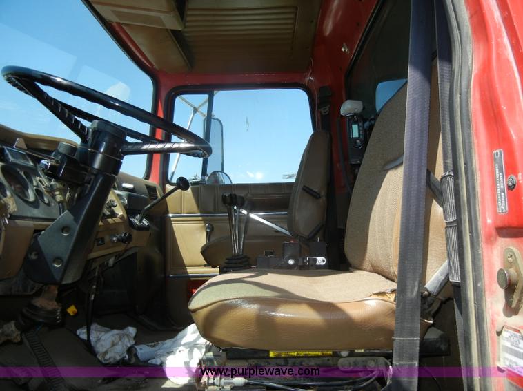 image for item D4034 1992 Ford L8000 dump truck
