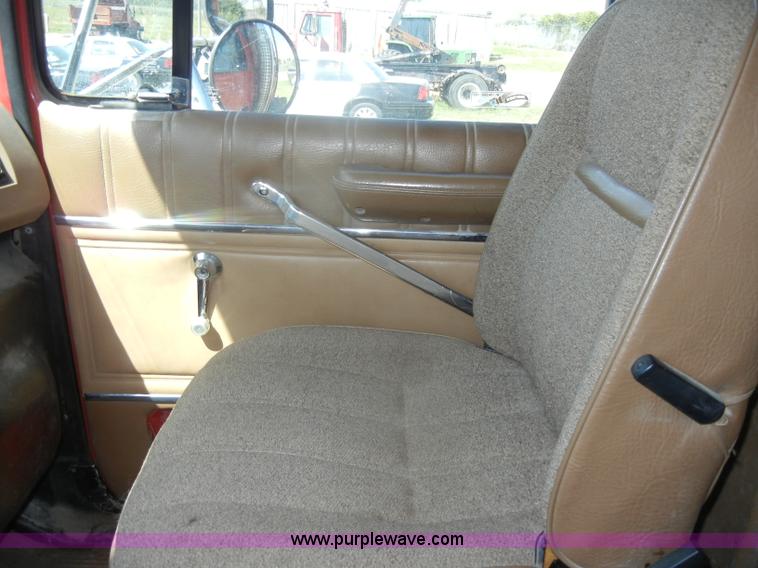 image for item D4034 1992 Ford L8000 dump truck