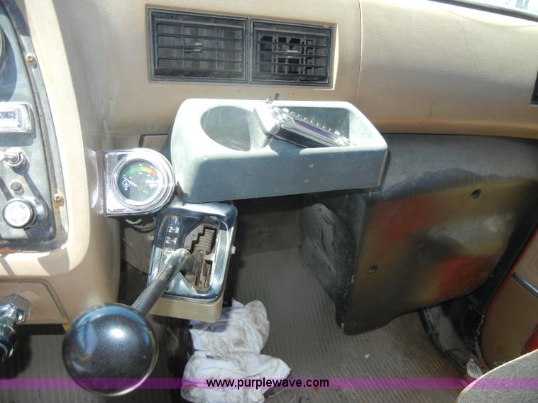 image for item D4034 1992 Ford L8000 dump truck