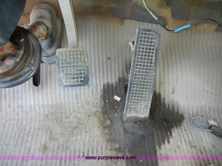 image for item D4034 1992 Ford L8000 dump truck