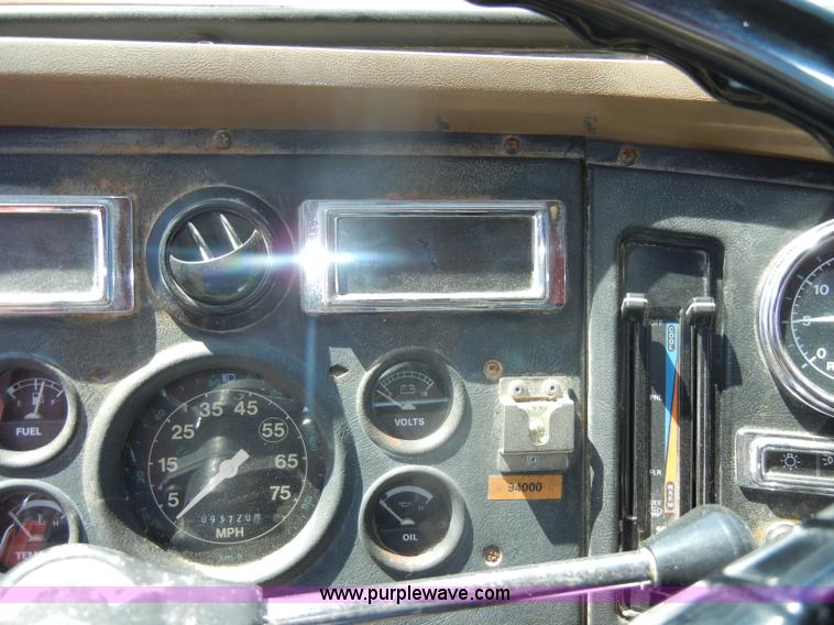 image for item D4034 1992 Ford L8000 dump truck