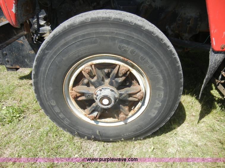 image for item D4034 1992 Ford L8000 dump truck