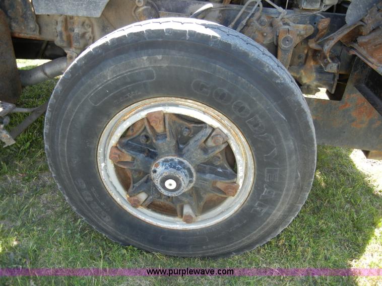 image for item D4034 1992 Ford L8000 dump truck