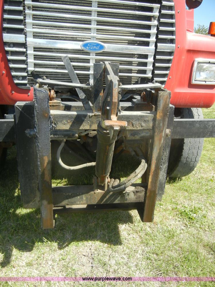 image for item D4034 1992 Ford L8000 dump truck