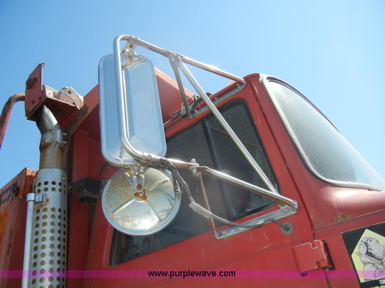 image for item D4034 1992 Ford L8000 dump truck