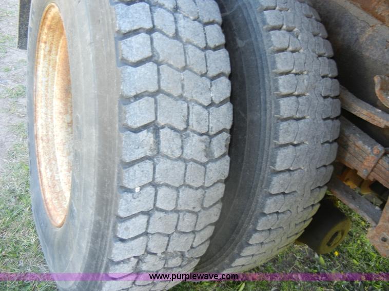 image for item D4034 1992 Ford L8000 dump truck