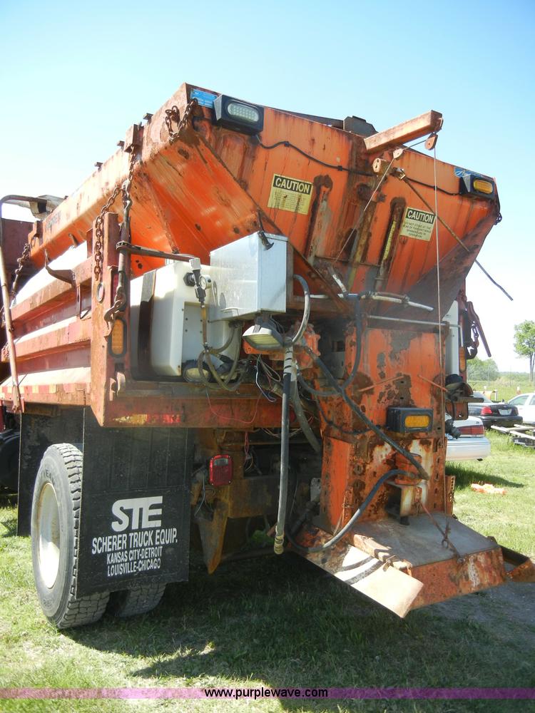 image for item D4034 1992 Ford L8000 dump truck