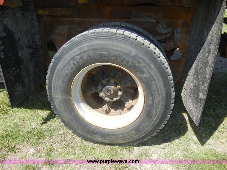 image for item D4034 1992 Ford L8000 dump truck