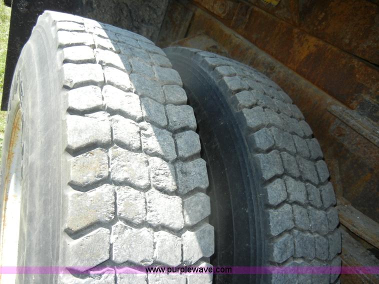 image for item D4034 1992 Ford L8000 dump truck