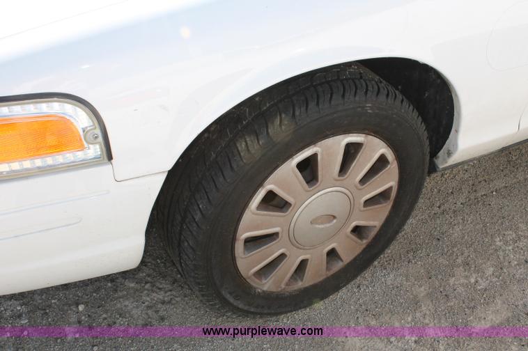 image for item D7874 2007 Ford Crown Victoria Police Interceptor