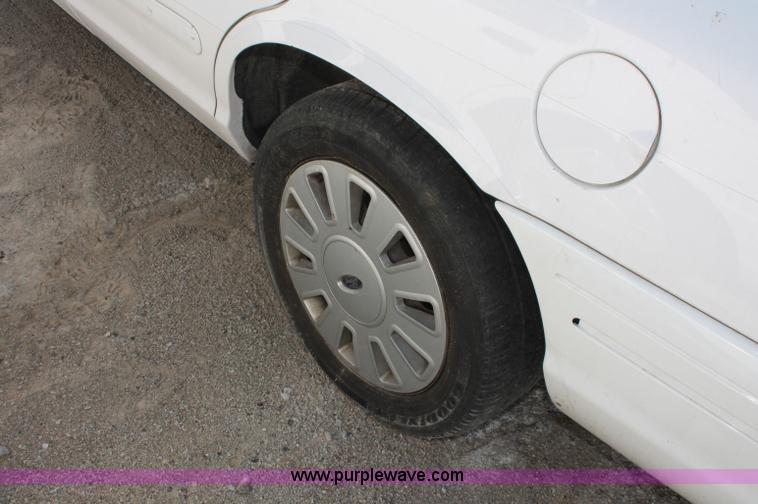 image for item D7874 2007 Ford Crown Victoria Police Interceptor