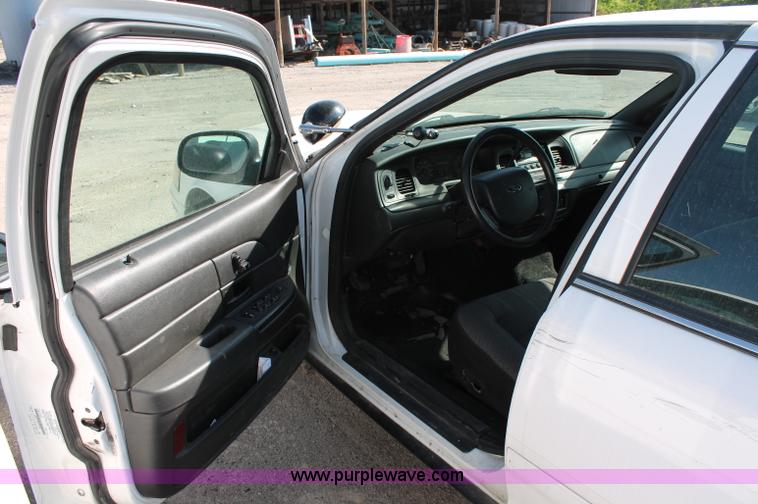 image for item D7874 2007 Ford Crown Victoria Police Interceptor