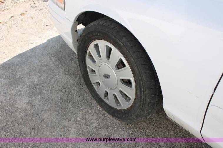 image for item D7875 2006 Ford Crown Victoria Police Interceptor